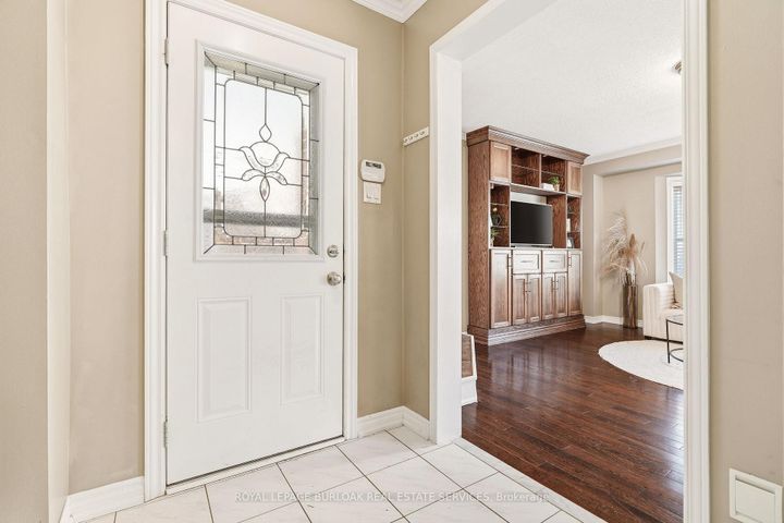 Photo 1 at 95 Thornlodge Drive, Waterdown, Hamilton