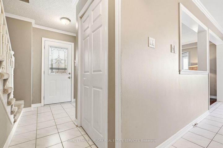 Photo 2 at 95 Thornlodge Drive, Waterdown, Hamilton