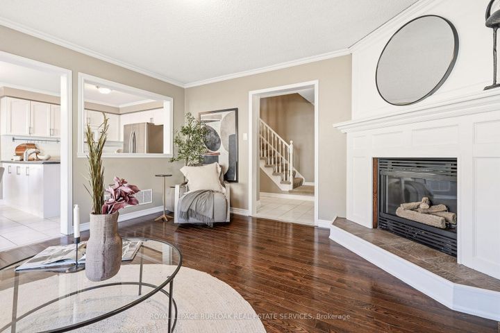 Photo 3 at 95 Thornlodge Drive, Waterdown, Hamilton