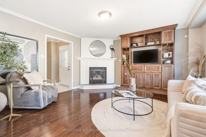 Photo 4 at 95 Thornlodge Drive, Waterdown, Hamilton