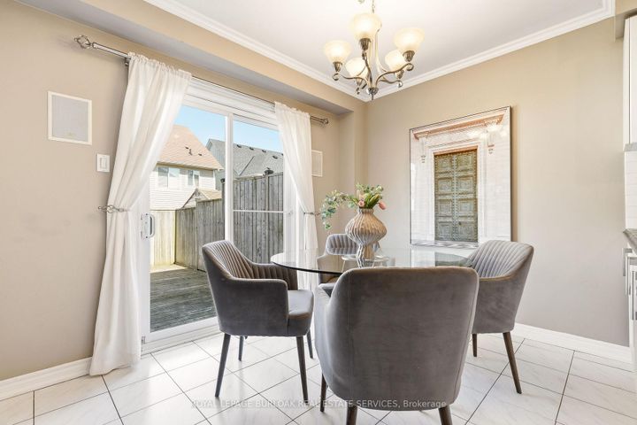 Photo 7 at 95 Thornlodge Drive, Waterdown, Hamilton