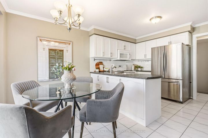 Photo 8 at 95 Thornlodge Drive, Waterdown, Hamilton