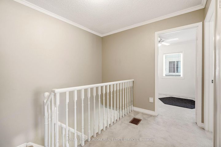 Photo 14 at 95 Thornlodge Drive, Waterdown, Hamilton