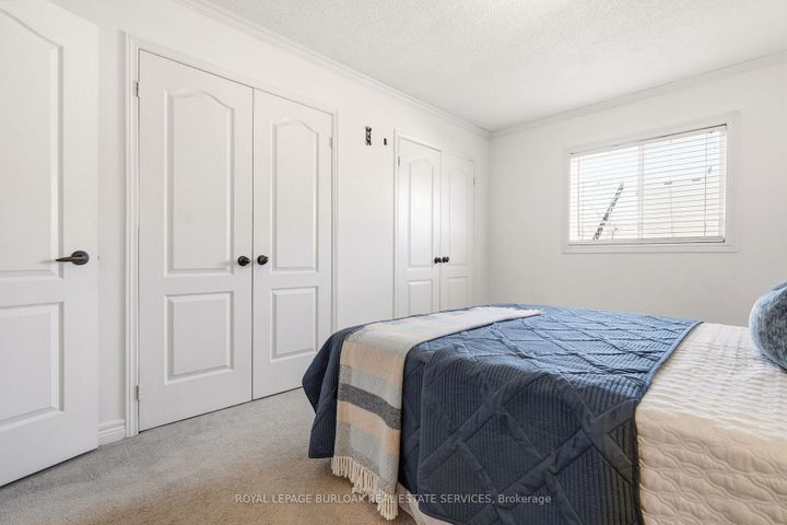 Photo 17 at 95 Thornlodge Drive, Waterdown, Hamilton