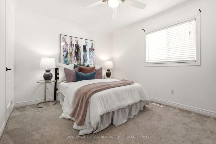 Photo 18 at 95 Thornlodge Drive, Waterdown, Hamilton