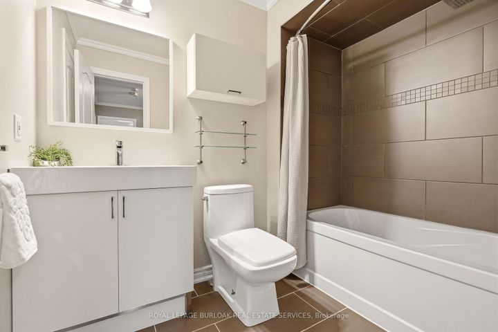 Photo 22 at 95 Thornlodge Drive, Waterdown, Hamilton