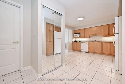 Photo 8 at 502 - 2500 Rutherford Road, Maple, Vaughan