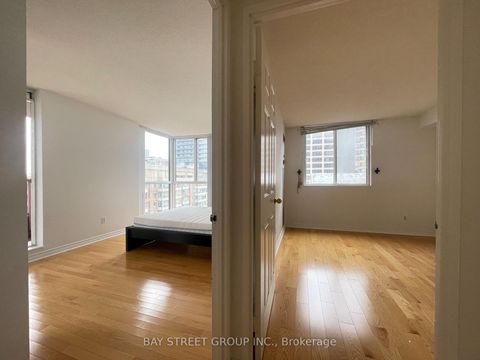 Photo 11 at 1910 - 736 Bay Street, Bay Street Corridor, Toronto