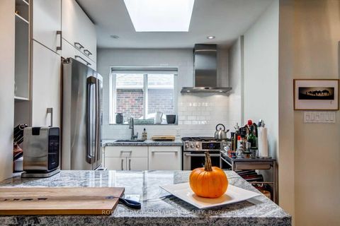 Photo 7 at 3 Kenrae Road, Leaside, Toronto