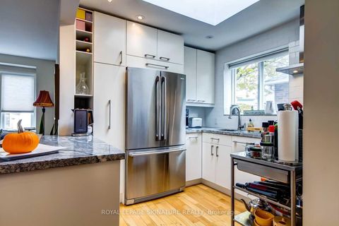 Photo 8 at 3 Kenrae Road, Leaside, Toronto