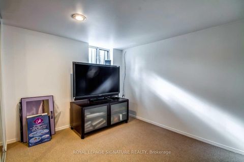 Photo 14 at 3 Kenrae Road, Leaside, Toronto