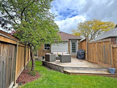 Photo 18 at 3 Kenrae Road, Leaside, Toronto