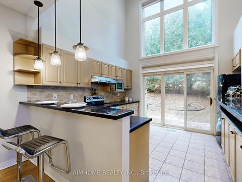 Photo 13 at 962 On Bogart Circle, College Manor, Newmarket