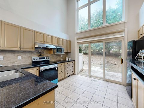 Photo 14 at 962 On Bogart Circle, College Manor, Newmarket