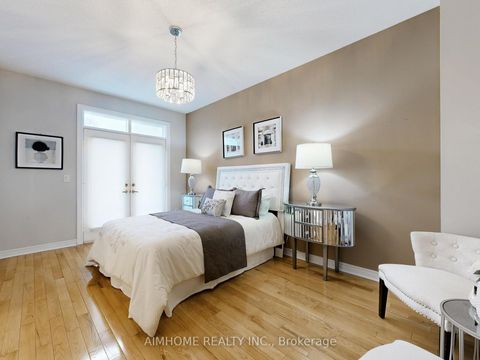 Photo 20 at 962 On Bogart Circle, College Manor, Newmarket