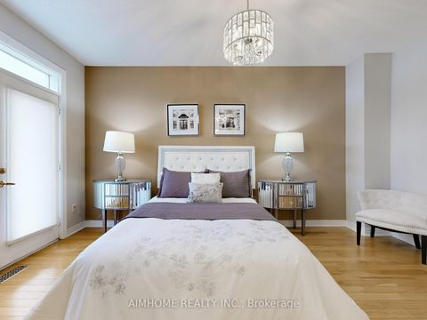 Photo 22 at 962 On Bogart Circle, College Manor, Newmarket