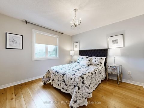Photo 34 at 962 On Bogart Circle, College Manor, Newmarket