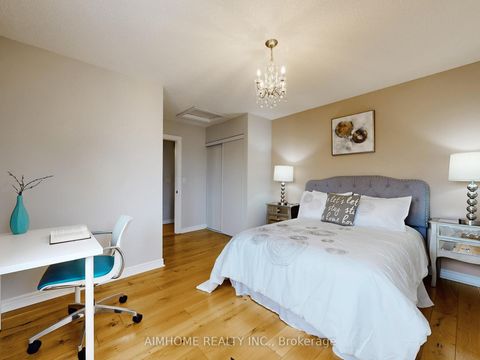 Photo 38 at 962 On Bogart Circle, College Manor, Newmarket