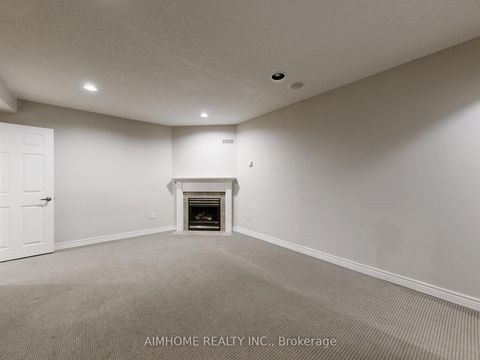 Photo 42 at 962 On Bogart Circle, College Manor, Newmarket