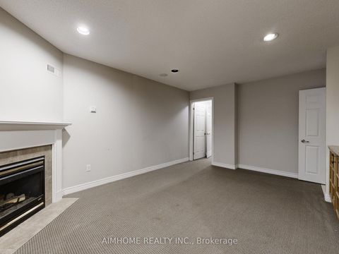 Photo 43 at 962 On Bogart Circle, College Manor, Newmarket