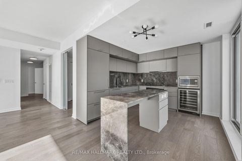 Photo 6 at 807 - 185 Alberta Avenue, Oakwood Village, Toronto