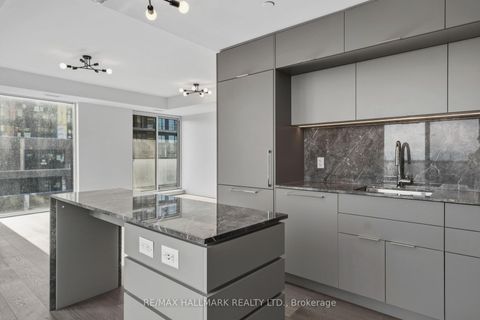 Photo 10 at 807 - 185 Alberta Avenue, Oakwood Village, Toronto