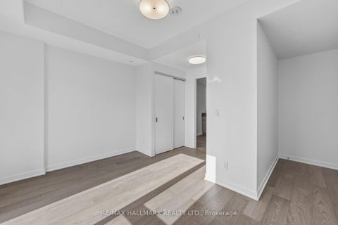Photo 14 at 807 - 185 Alberta Avenue, Oakwood Village, Toronto