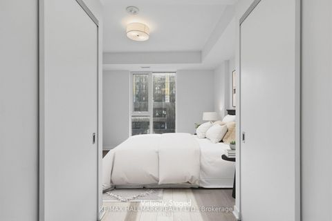 Photo 15 at 807 - 185 Alberta Avenue, Oakwood Village, Toronto