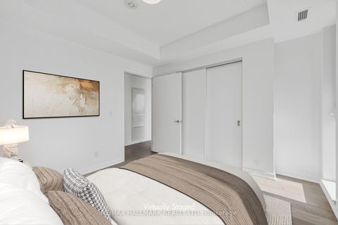 Photo 18 at 807 - 185 Alberta Avenue, Oakwood Village, Toronto