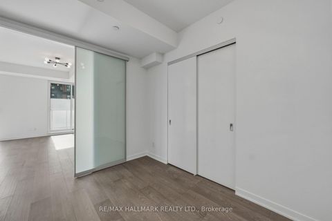 Photo 20 at 807 - 185 Alberta Avenue, Oakwood Village, Toronto