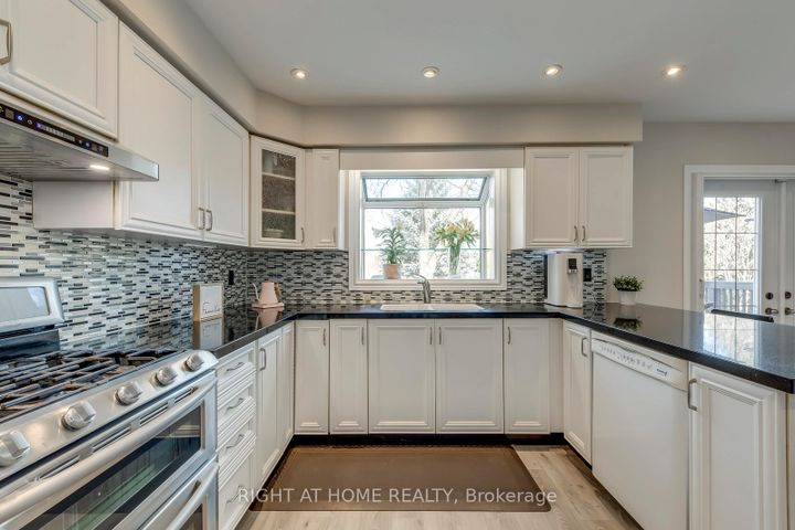 Photo 17 at 1403 BAYSHIRE Drive, JC Joshua Creek, Oakville