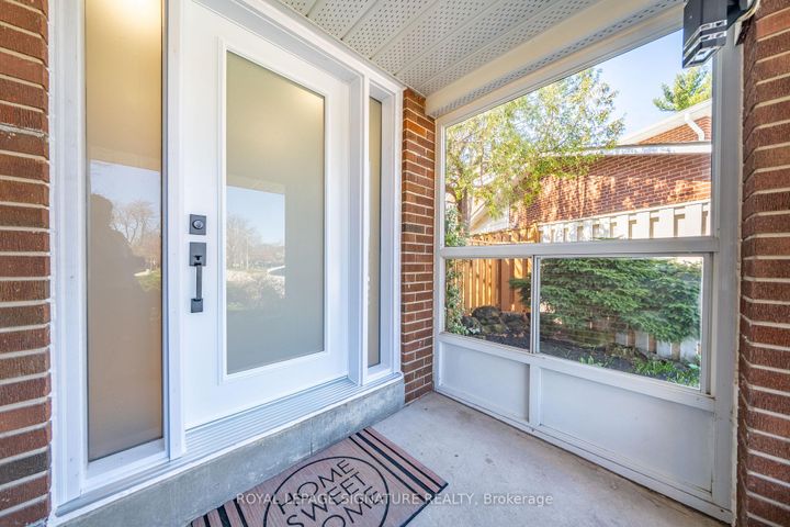 Photo 2 at 26 Carondale Crescent, L'Amoreaux, Toronto