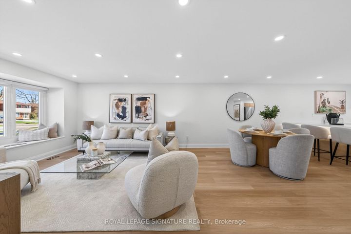 Photo 5 at 26 Carondale Crescent, L'Amoreaux, Toronto