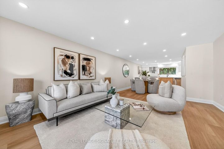 Photo 6 at 26 Carondale Crescent, L'Amoreaux, Toronto