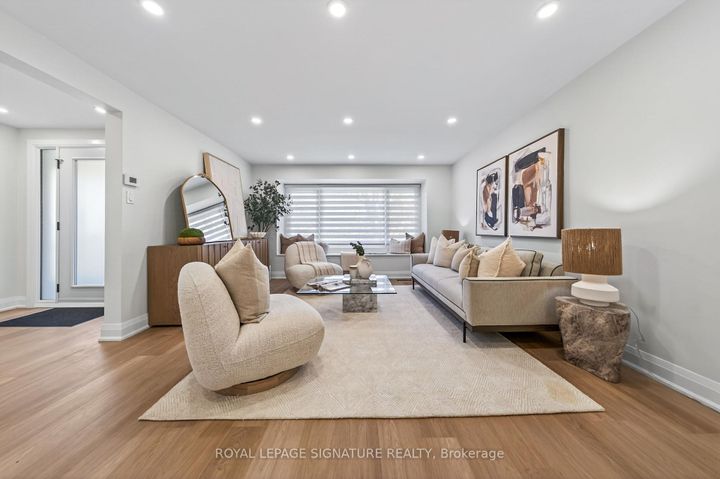 Photo 7 at 26 Carondale Crescent, L'Amoreaux, Toronto