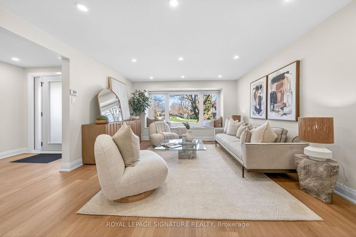 Photo 9 at 26 Carondale Crescent, L'Amoreaux, Toronto