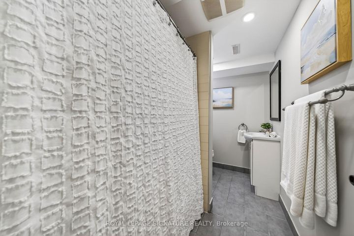 Photo 32 at 26 Carondale Crescent, L'Amoreaux, Toronto