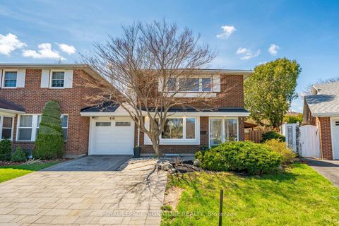 Photo 1 at 26 Carondale Crescent, L'Amoreaux, Toronto