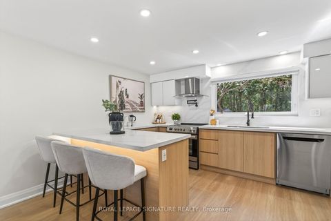 Photo 10 at 26 Carondale Crescent, L'Amoreaux, Toronto