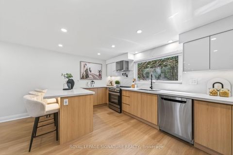 Photo 13 at 26 Carondale Crescent, L'Amoreaux, Toronto