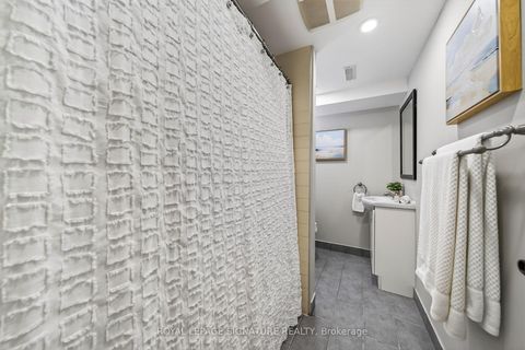 Photo 32 at 26 Carondale Crescent, L'Amoreaux, Toronto