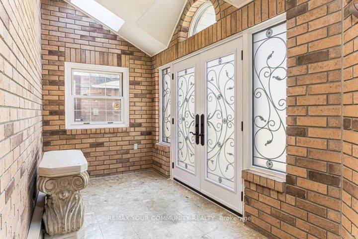 Photo 2 at 21 Millbrook Gate, Buttonville, Markham