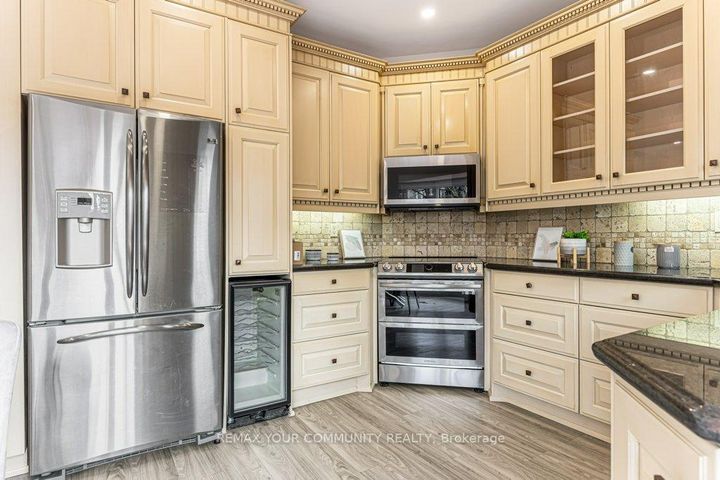 Photo 8 at 21 Millbrook Gate, Buttonville, Markham