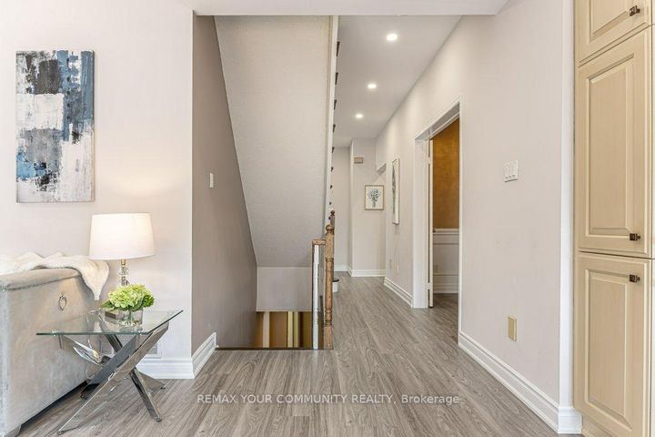 Photo 10 at 21 Millbrook Gate, Buttonville, Markham