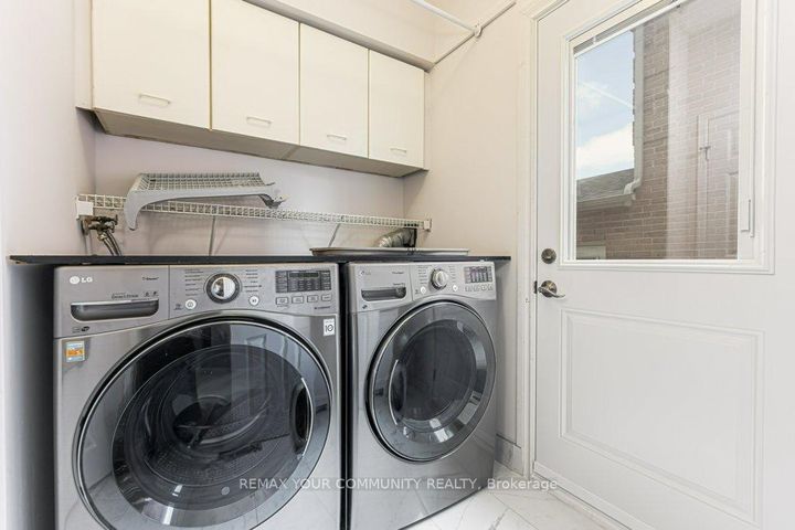 Photo 12 at 21 Millbrook Gate, Buttonville, Markham