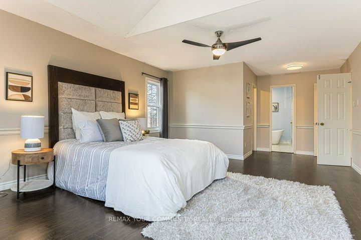 Photo 14 at 21 Millbrook Gate, Buttonville, Markham