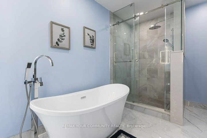 Photo 16 at 21 Millbrook Gate, Buttonville, Markham