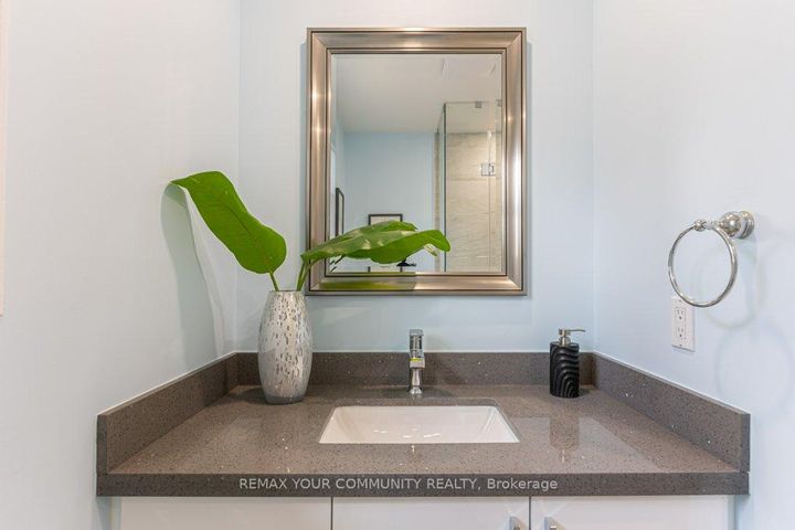 Photo 23 at 21 Millbrook Gate, Buttonville, Markham