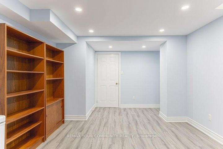 Photo 29 at 21 Millbrook Gate, Buttonville, Markham