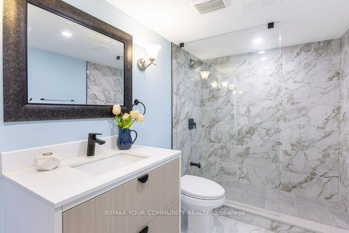 Photo 31 at 21 Millbrook Gate, Buttonville, Markham